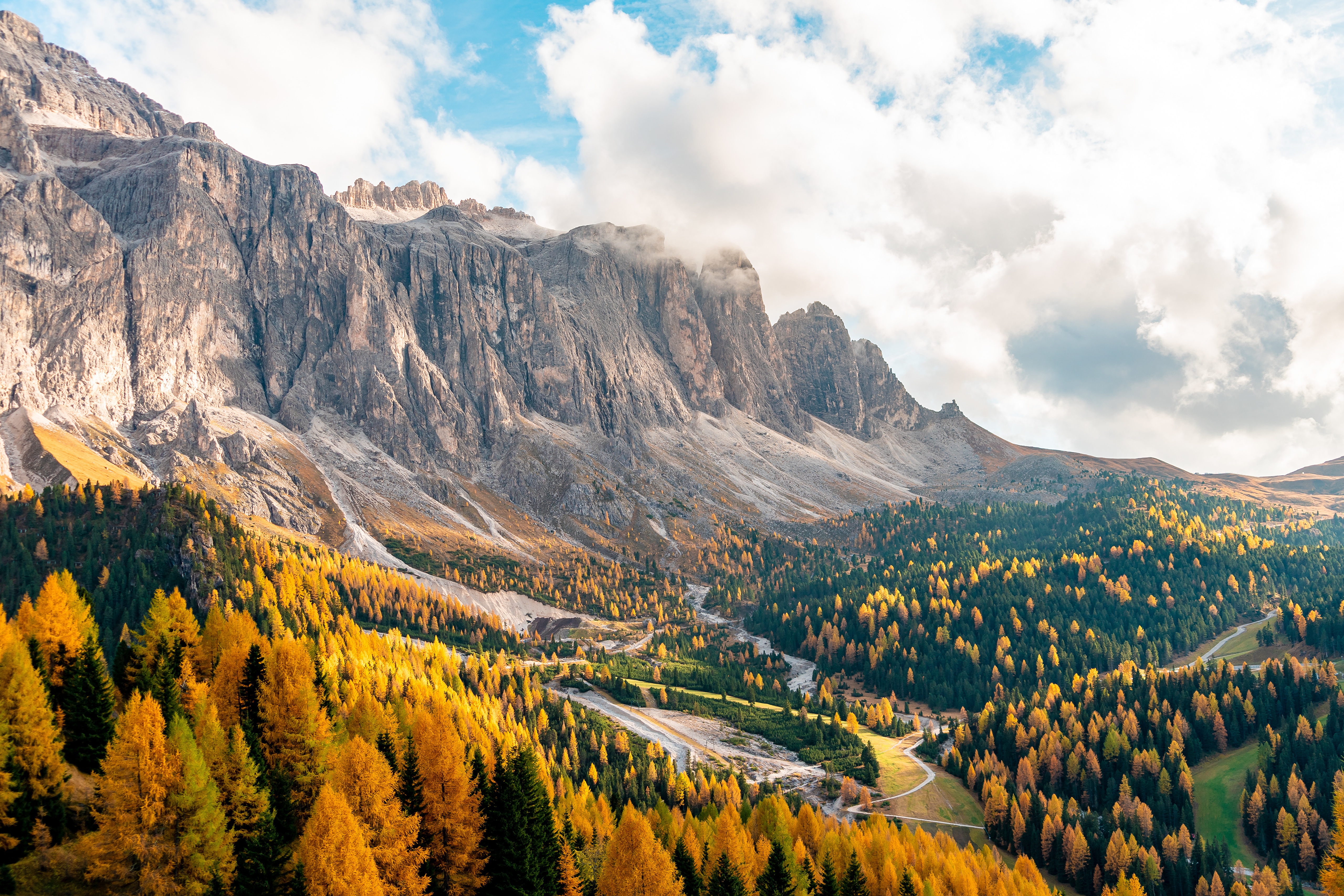 Обои деревья, горы, пейзаж, осень, италия, trees, mountains, landscape, autumn, italy разрешение 5120x3413 Загрузить