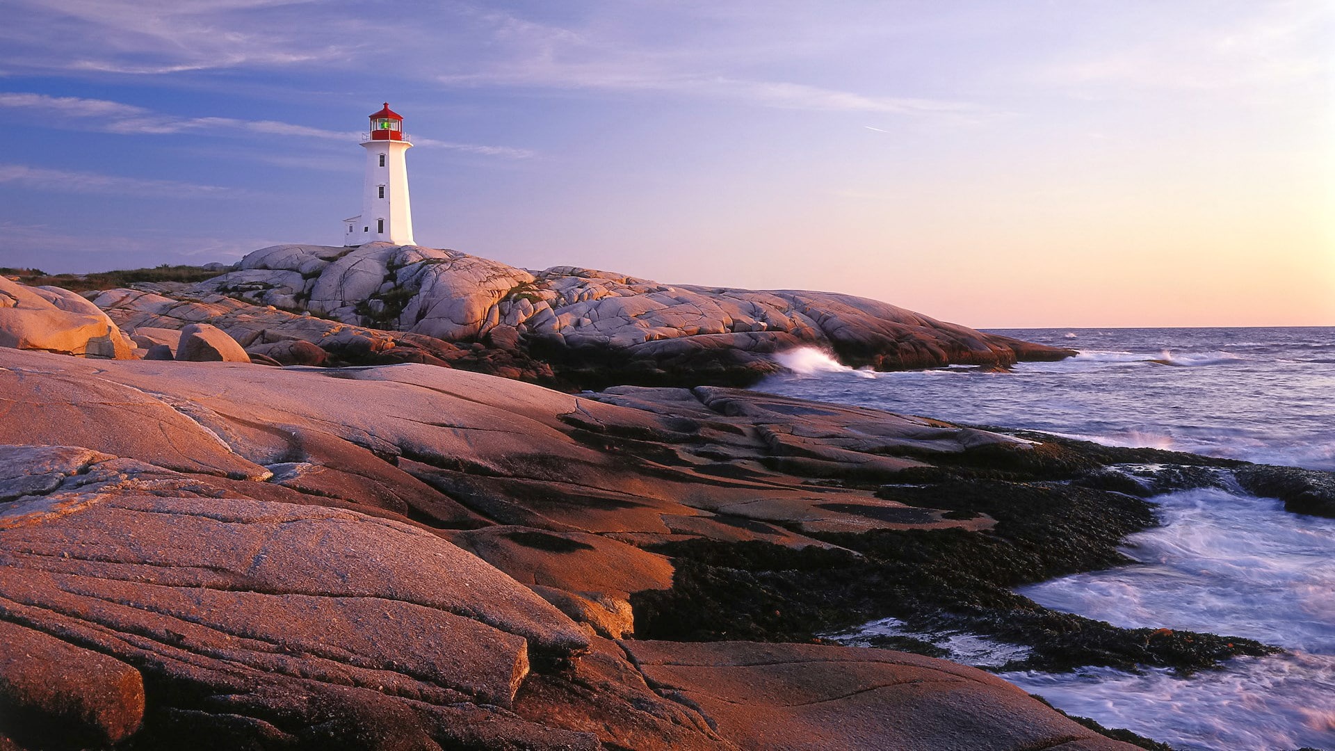 Обои небо, облака, вода, природа, берег, море, маяк, the sky, clouds, water, nature, shore, sea, lighthouse разрешение 1920x1080 Загрузить