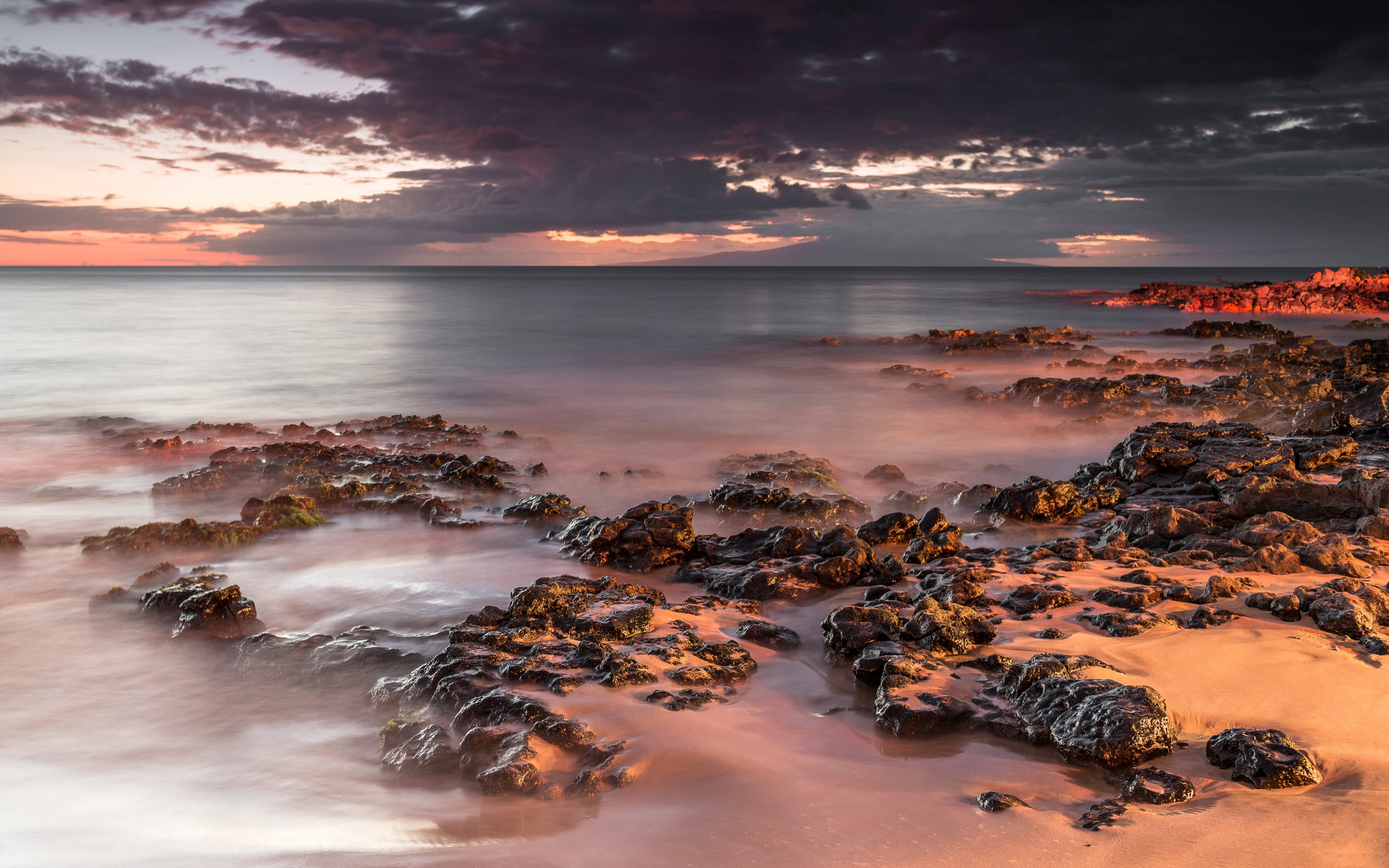 Обои облака, скалы, камни, море, зарево, clouds, rocks, stones, sea, glow разрешение 3840x2400 Загрузить