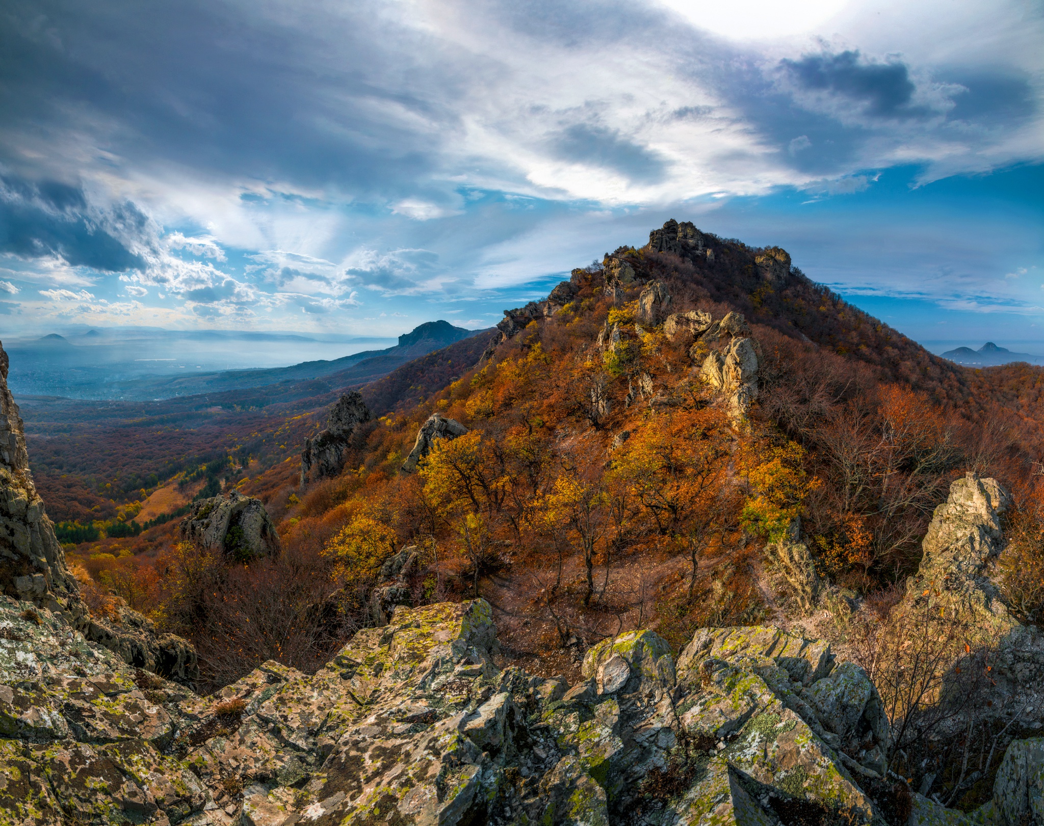 Обои горы, природа, камни, пейзаж, осень, кавказ, mountains, nature, stones, landscape, autumn, the caucasus разрешение 2048x1621 Загрузить