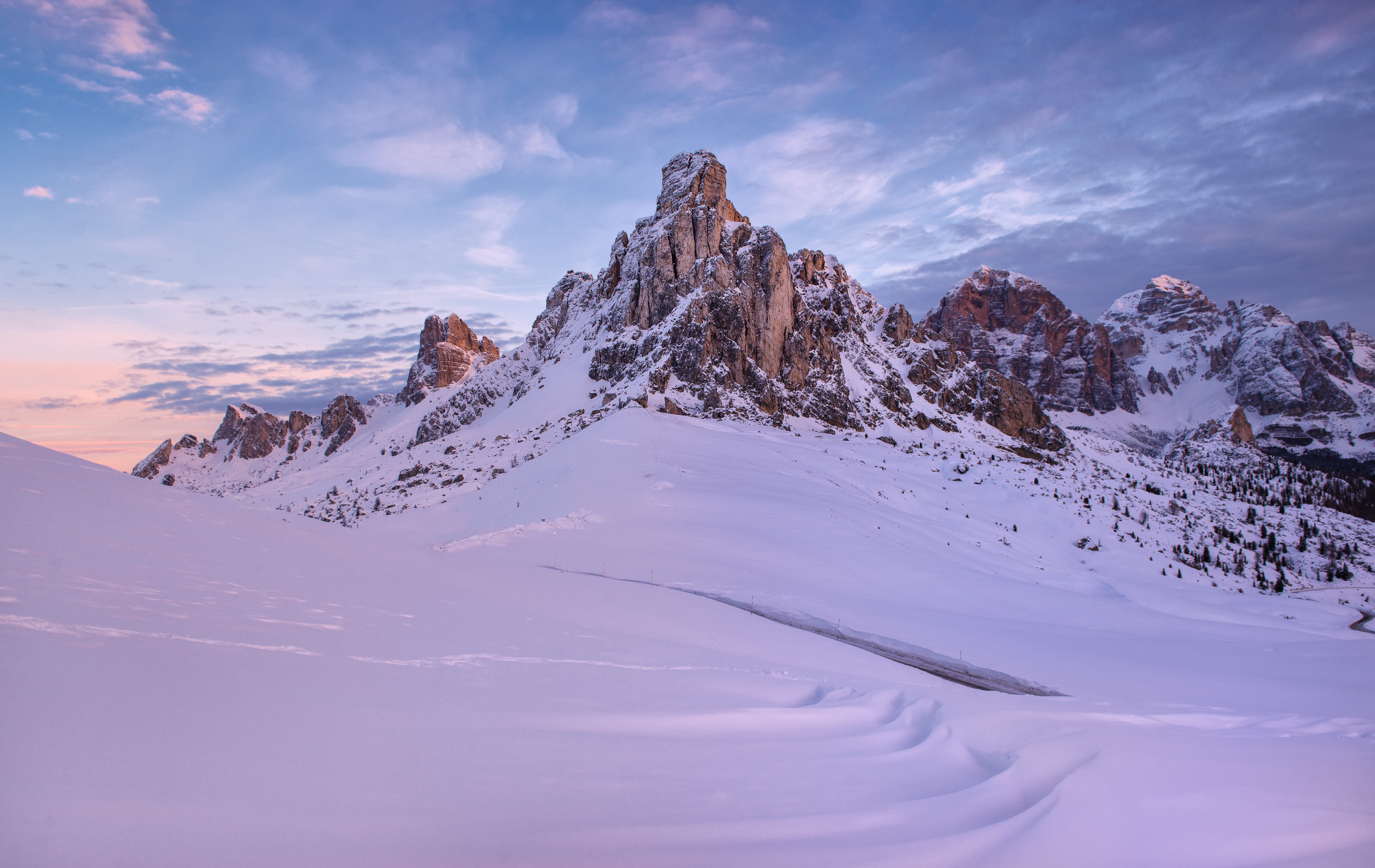 Обои небо, облака, горы, скалы, снег, природа, зима, the sky, clouds, mountains, rocks, snow, nature, winter разрешение 5515x3482 Загрузить