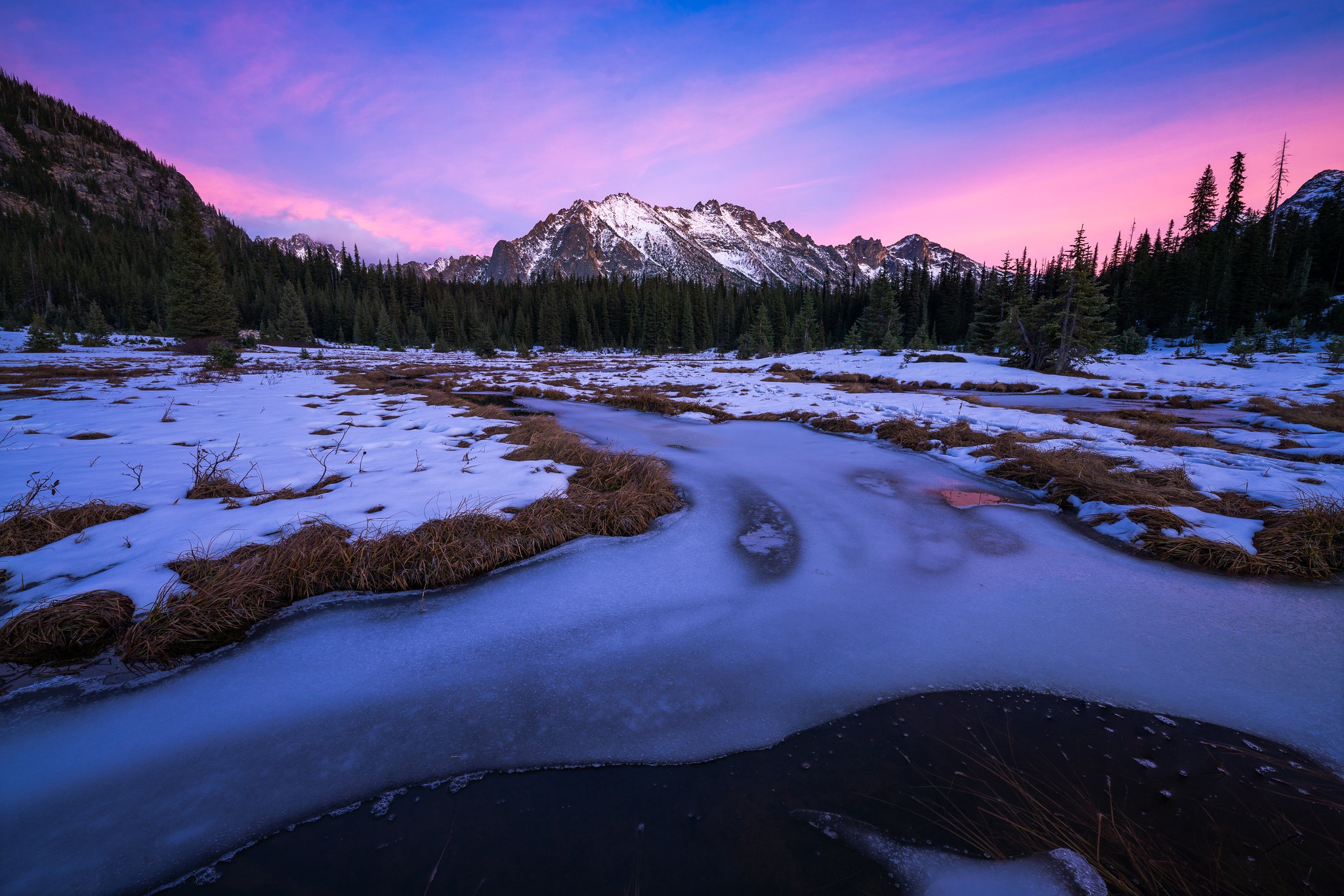 Обои река, штате вашингтон, горы, cascade range, снег, лес, зима, лёд, штат вашингтон, каскадные горы, river, washington state, mountains, snow, forest, winter, ice, washington, the cascade mountains разрешение 2048x1365 Загрузить