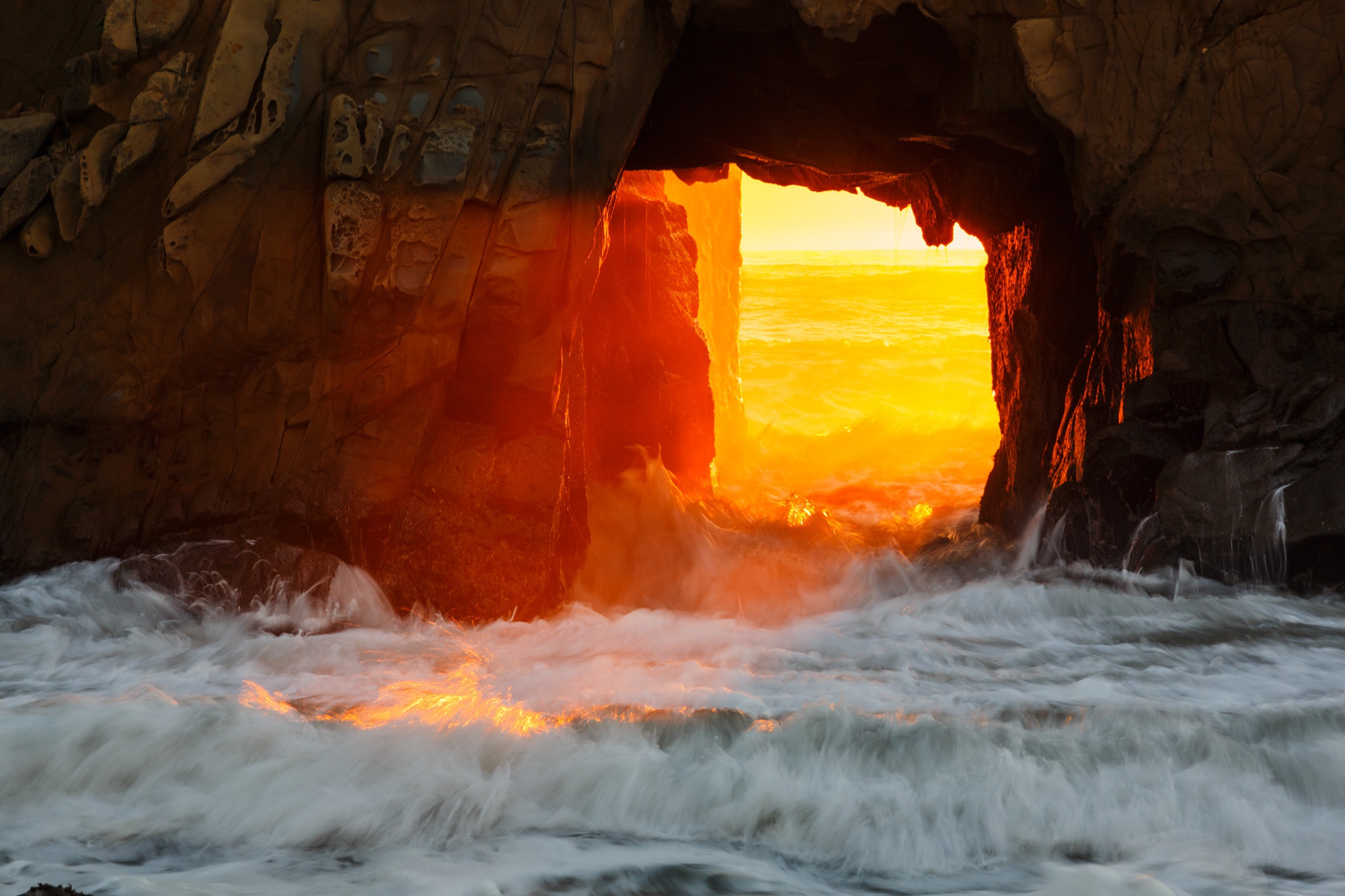 Обои скалы, закат, море, монтерей, биг-сур, rocks, sunset, sea, monterey, big sur разрешение 2048x1365 Загрузить