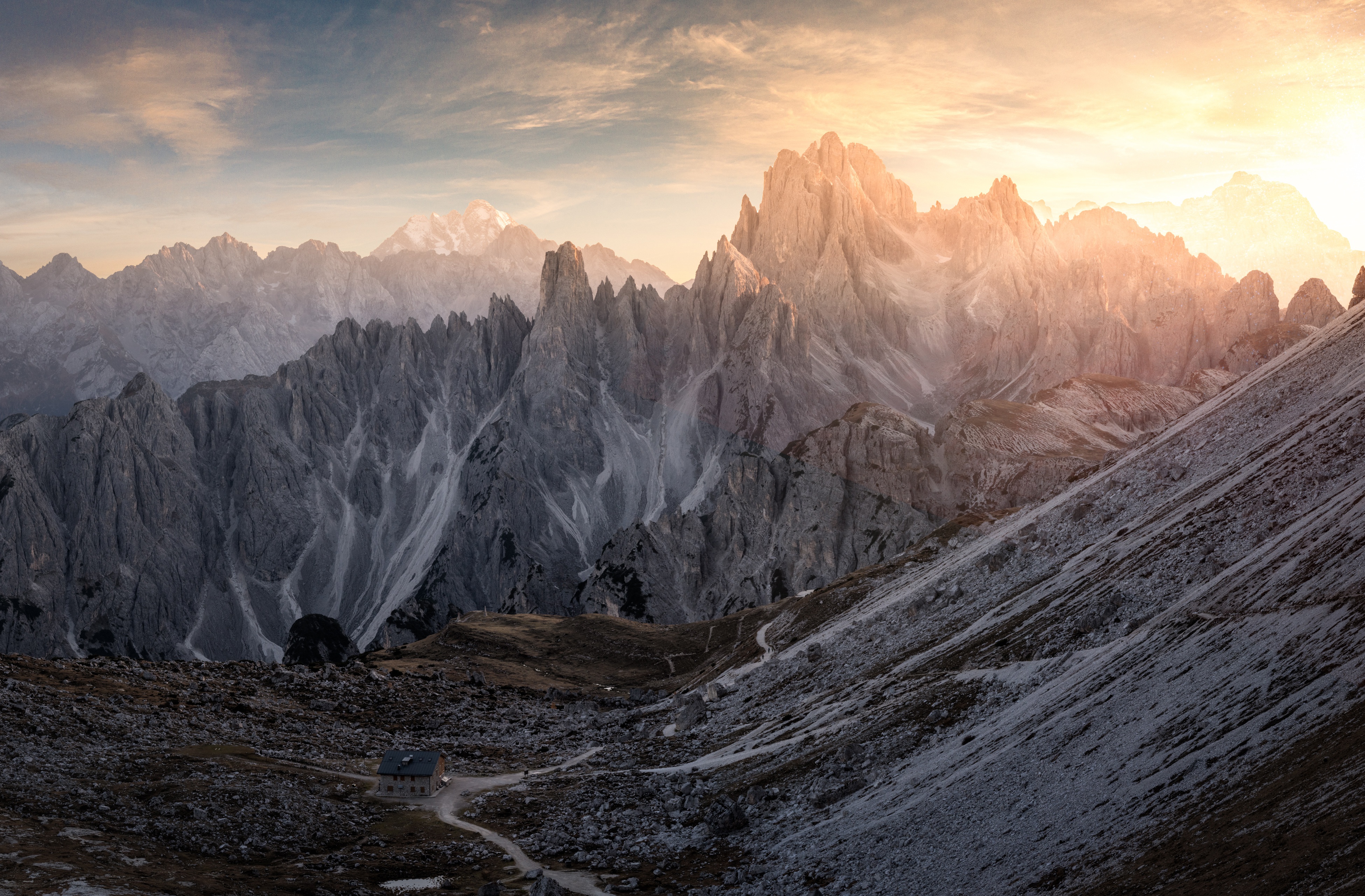 Обои свет, горы, скалы, солнце, утро, вершины, доломиты, light, mountains, rocks, the sun, morning, tops, the dolomites разрешение 3901x2562 Загрузить