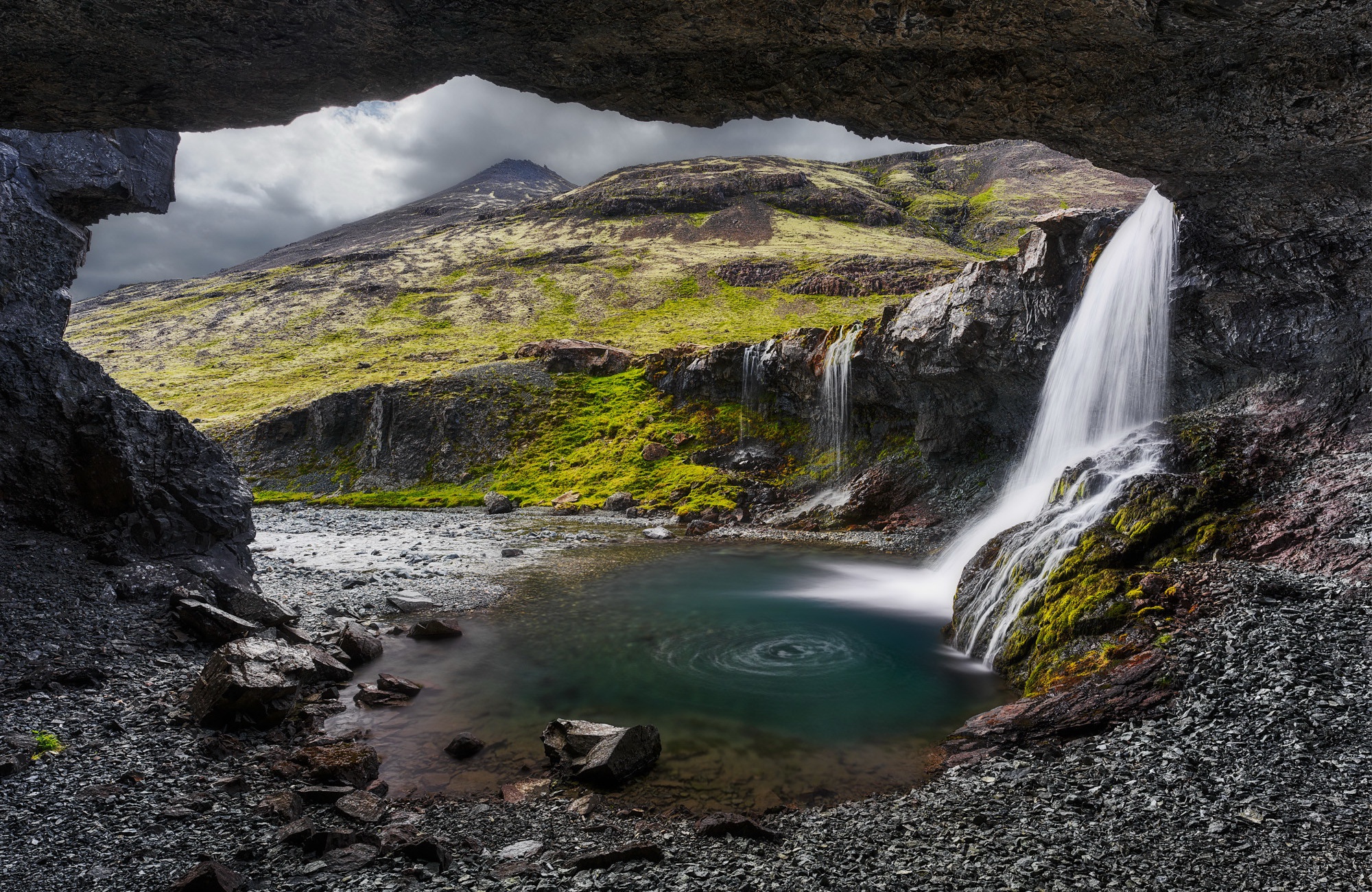 Обои водопад, исландия, waterfall, iceland разрешение 2000x1300 Загрузить