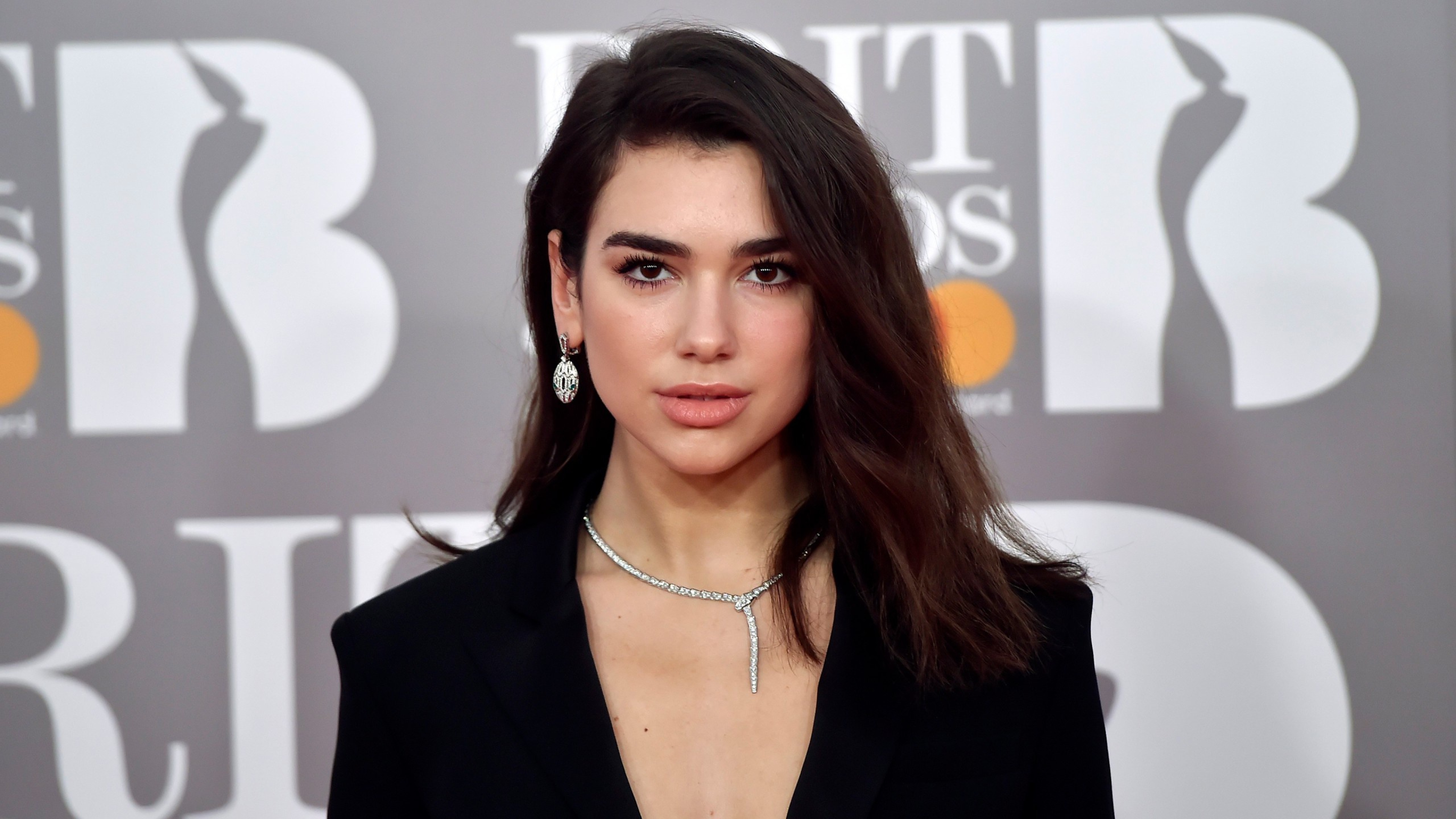 Обои брюнетка, певица, карие глаза, дуа липа, brunette, singer, brown eyes, dua lipa разрешение 3840x2160 Загрузить