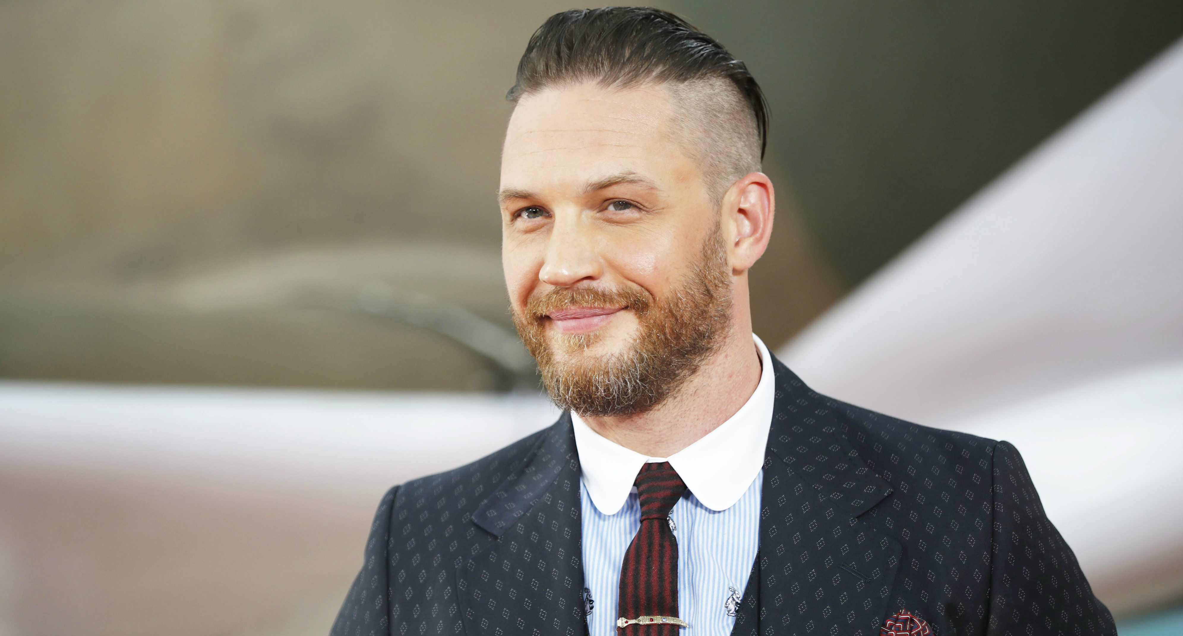 Обои улыбка, актёр, лицо, костюм, галстук, том харди, smile, actor, face, costume, tie, tom hardy разрешение 3983x2143 Загрузить