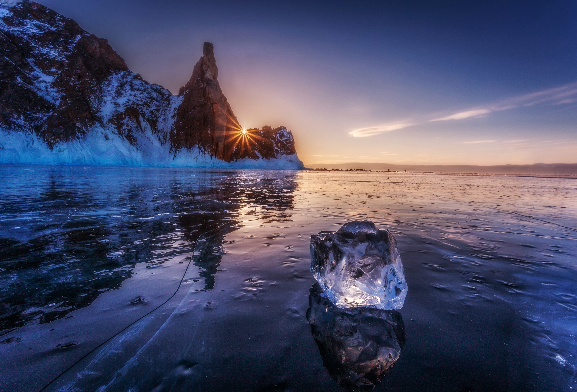 Обои озеро, закат, скала, лёд, озеро байкал, остров ольхон, мыс хобой, lake, sunset, rock, ice разрешение 2000x1361 Загрузить