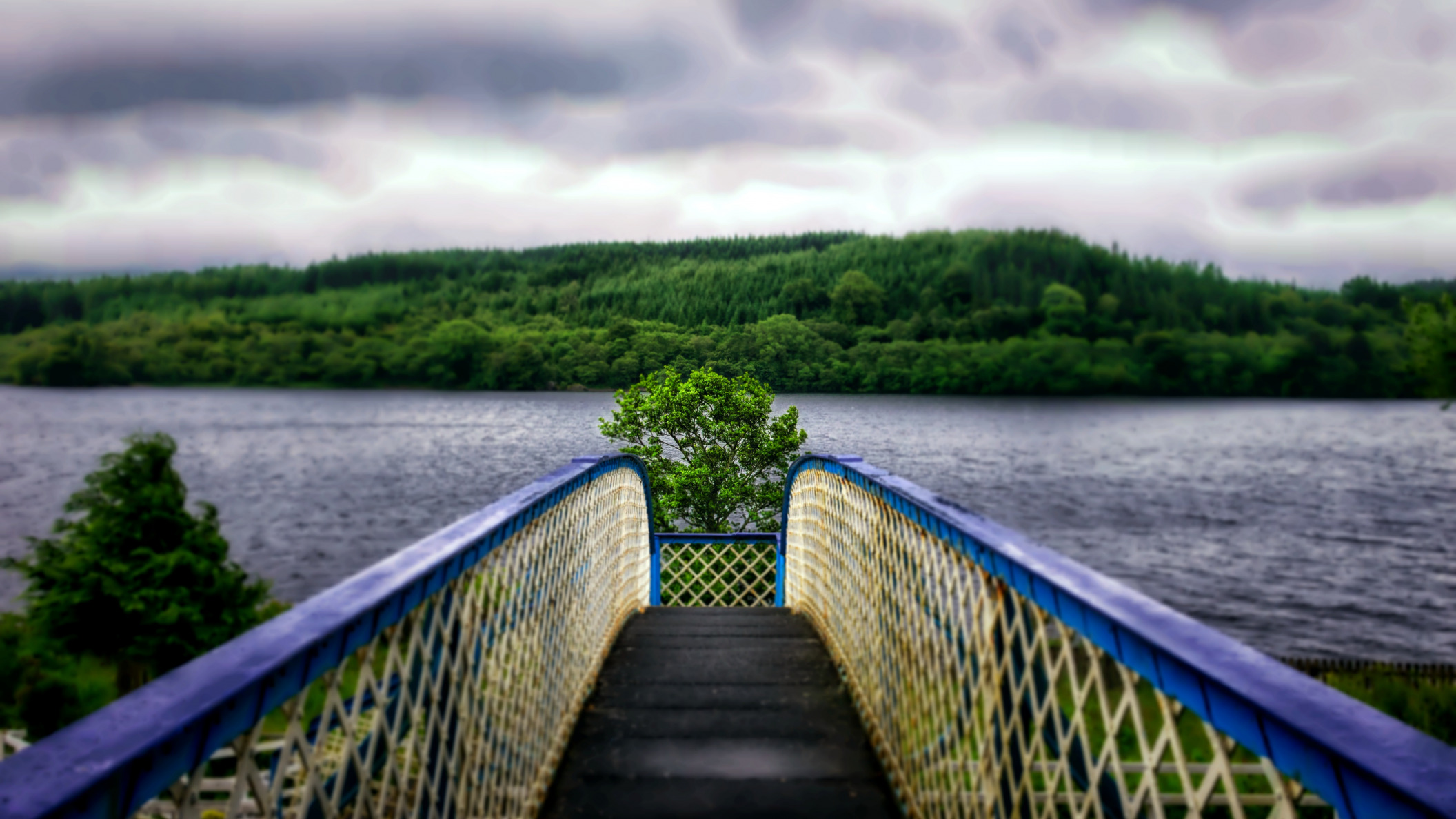 Обои вода, озеро, горы, мост, даль, water, lake, mountains, bridge, dal разрешение 2112x1188 Загрузить