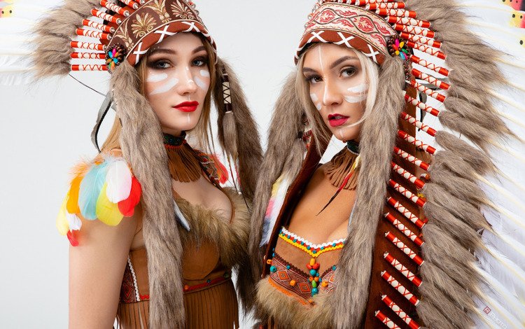 Горячие малышки в костюмах индейцев показали свои попки и груди - LabPorn